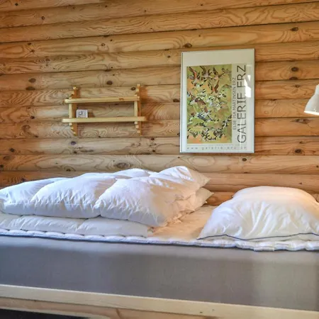 1 Bedroom Stunning Home In Hovborg *
